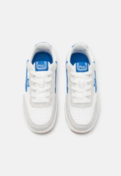 Fila Sevaro Kids Unisex - Baskets Basses - White/Prime Blue 9 Fila Sevaro Kids Unisex - Baskets Basses - White/Prime Blue -Magasin De Mode Et De Sport 09190e35c2ed4d55822b226414233e90 scaled