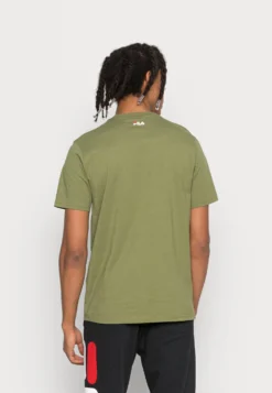 Fila Bellano - T-Shirt Imprimé - Loden Green -Magasin De Mode Et De Sport 0b9f2d0ecdc24de7b729ff61204b4d33 scaled