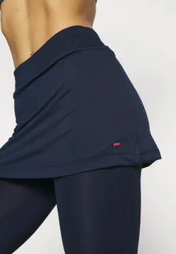 Fila Scapri Sina - Jupe De Sport - Navy 9 Fila Scapri Sina - Jupe De Sport - Navy -Magasin De Mode Et De Sport 0e6269ae9fb944ec8efc93927f53184f scaled