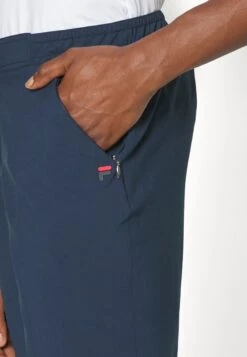 Fila Pants Emily - Pantalon Classique - Peacoat Blue 11 Fila Pants Emily - Pantalon Classique - Peacoat Blue -Magasin De Mode Et De Sport 11f5bbc9255e4cf0926491744272b06d scaled