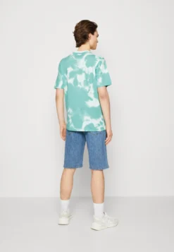 Fila Barver Tee Unisex - T-Shirt Imprimé - Beryl Green -Magasin De Mode Et De Sport 15025d79494b44e4b4981ff5e05dc5ef scaled