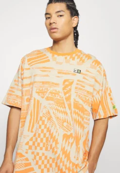 Fila Oversized Tee Unisex - T-Shirt Imprimé - Orange -Magasin De Mode Et De Sport 19abea0d7de54463b2036ed3feac3464 scaled