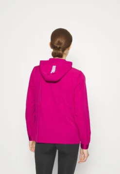 Fila Racine Running Jacket - Veste De Running - Wild Aster -Magasin De Mode Et De Sport 20ba94ca485f434eb5690ad23b62b439 scaled