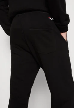 Fila Bronte Pants Unisex - Pantalon De Survêtement - Black -Magasin De Mode Et De Sport 29347cdb174c4788b5f42814ebac7414 scaled