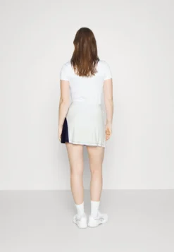 Fila Skort Michi - Jupe De Sport - White/Navy 9 Fila Skort Michi - Jupe De Sport - White/Navy -Magasin De Mode Et De Sport 2bd6539d9be547acbed47af1fa7cee3b scaled