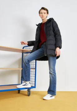 Fila Sevaro - Baskets Basses - White/Navy -Magasin De Mode Et De Sport 2e7c207b8e354533be2e0f17bc182b37 scaled