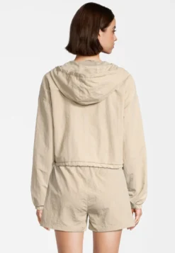 Fila Tramm - Veste Légère - Fields Of Rye 7 Fila Tramm - Veste Légère - Fields Of Rye -Magasin De Mode Et De Sport 3129a3cd6bc94d32a7070f5dd231a4e9 scaled