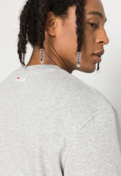 Fila Barbian Crew Unisex - Sweatshirt - Light Grey Melange -Magasin De Mode Et De Sport 340c8cc76f5f4b98b04673d34b36c5fd scaled