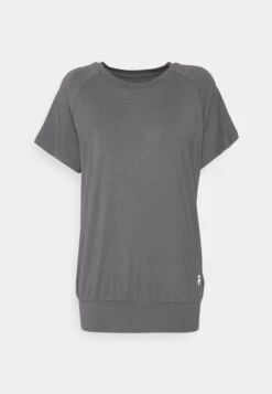 Fila Coria Raglan Tee - T-Shirt De Sport - Iron Gate -Magasin De Mode Et De Sport 36147ad8bd844021bbbd68666344f08e scaled
