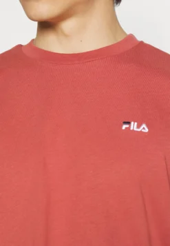Fila Berloz Tee Unisex - T-Shirt Basique - Marsala -Magasin De Mode Et De Sport 3bf2837b060249c0a3c0e2055bb847b7 scaled