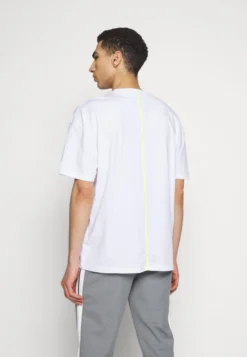 Fila Vr46 Oversized Tee - T-Shirt Imprimé - Bright White -Magasin De Mode Et De Sport 3e219c4445914be1aa6637c0f54e7eed scaled