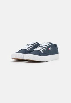 Fila Pointer Classic - Baskets Basses - Navy -Magasin De Mode Et De Sport 423ba4b1958543ce8042bc2b2f44c985 scaled