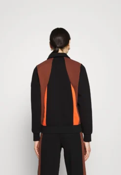 Fila Evonne Track Suit - Sweat Zippé - Black Beauty/Potting Soil -Magasin De Mode Et De Sport 447410a7de5c4a0ebbf914f7f49ffeb1 scaled