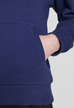 Fila Baicoi - Sweat À Capuche - Medieval Blue 8 Fila Baicoi - Sweat À Capuche - Medieval Blue -Magasin De Mode Et De Sport 4a477683e1ea4df082e757a7ed6951d9 scaled