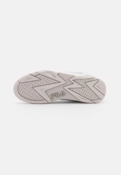 Fila Casim - Baskets Basses - White/Nimbus Cloud -Magasin De Mode Et De Sport 4bd4b2491e9f452381b6d1248f8fd984 scaled