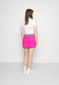 Fila Skort Finja - Jupe Plissée - Pink Glow 9 Fila Skort Finja - Jupe Plissée - Pink Glow -Magasin De Mode Et De Sport 5c0a8040167946d28c3873030d290658 scaled