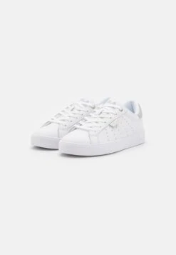 Fila Lusso - Baskets Basses - White/Silver -Magasin De Mode Et De Sport 60956f33a64d4a74837efcf1409619e4 scaled
