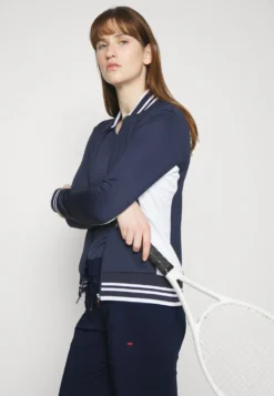 Fila Pant Candice - Pantalon De Survêtement - Navy -Magasin De Mode Et De Sport 68682075981942c4831a7366de5919c9 scaled