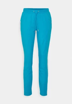 Fila Pam - Pantalon De Survêtement - Hawaiian Ocean -Magasin De Mode Et De Sport 74ca3915496d44a88e199b9d0fb6833d scaled