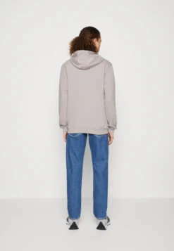 Fila Barumini - Sweat À Capuche - Gull -Magasin De Mode Et De Sport 7d6002c5404847d2b8bb404a295f8d3d scaled