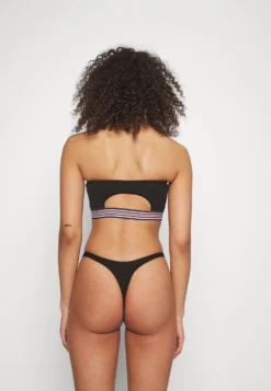 Fila Woman Bra - Brassière - Black -Magasin De Mode Et De Sport 82906bbb50f549eb984ca2555a01a06e scaled