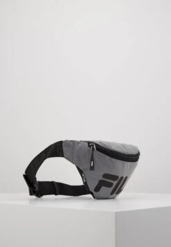 Fila Waist Bag Slim Reflective - Sac Banane - Silver -Magasin De Mode Et De Sport 84166c33d13f48cbba2be032ce5ba112