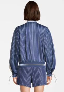 Fila Torrelavega - Veste De Survêtement - Medieval Blue Antique White Irregular Striped 7 Fila Torrelavega - Veste De Survêtement - Medieval Blue Antique White Irregular Striped -Magasin De Mode Et De Sport 87cc50a3c5e14ac5b39ca37e55945b9d scaled