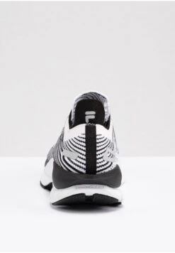 Fila Shocket Run - Baskets Basses - Black-White -Magasin De Mode Et De Sport 914975b595954cc1b3555f696119f21e scaled