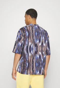 Fila Commercy Oversized Tee Unisex - T-Shirt Imprimé - Blue Melting 7 Fila Commercy Oversized Tee Unisex - T-Shirt Imprimé - Blue Melting -Magasin De Mode Et De Sport a8a076b859694e3cb68717c5154c27bb scaled