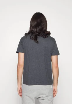 Fila Bellano - T-Shirt Imprimé - Dark Grey -Magasin De Mode Et De Sport ad99109f9a1e463baf371ac7c655b8bb scaled