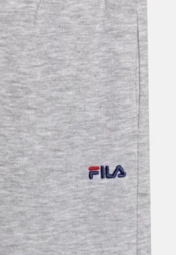 Fila Breddorf Track Pants Unisex - Pantalon De Survêtement - Light Grey -Magasin De Mode Et De Sport b1b27a9f291748bb8797b5310f39a8c1 scaled