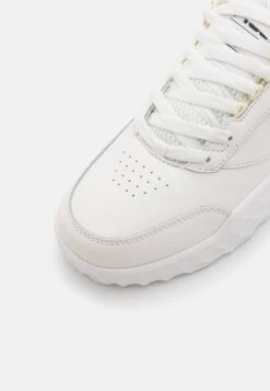 Fila Modern T 23 Unisex - Baskets Basses - White -Magasin De Mode Et De Sport b28a7a1e212949bc84861a67f3f53c0c scaled