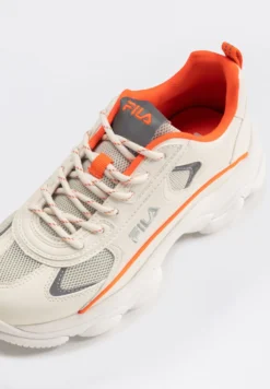 Fila Strada Lucid Wmn - Baskets Basses - Marshmallow Fiery Coral -Magasin De Mode Et De Sport b71b18fc2c7047338f3f26c678744157 scaled