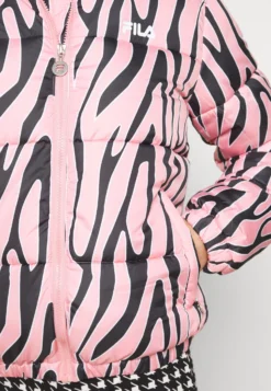 Fila Enid Puff Jacket - Veste D'Hiver - Peony -Magasin De Mode Et De Sport b8ccc0fa0dae4f5e9619d3c08a157c84 scaled