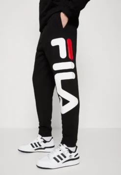 Fila Bronte Pants Unisex - Pantalon De Survêtement - Black -Magasin De Mode Et De Sport b8d38865c8604d6c8b80ff8c23581cab scaled