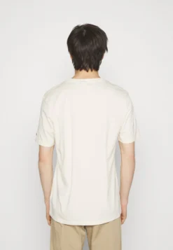 Fila Battweiler Tee Unisex - T-Shirt Imprimé - White -Magasin De Mode Et De Sport c4cd857a85d54d09832652df9efdc905 scaled