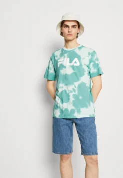 Fila Barver Tee Unisex - T-Shirt Imprimé - Beryl Green -Magasin De Mode Et De Sport c90f2885c77c40bdb463efb3588e24d5 scaled