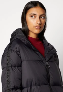 Fila Berislav Long Padded Coat - Manteau D'Hiver - Moonless Night 11 Fila Berislav Long Padded Coat - Manteau D'Hiver - Moonless Night -Magasin De Mode Et De Sport cb7508a2af0448c3884518dc046c9a5a scaled
