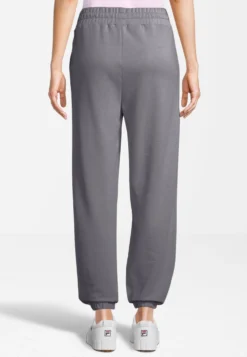 Fila Apparel Bauler High Waist - Pantalon De Survêtement - Night Owl 7 Fila Apparel Bauler High Waist - Pantalon De Survêtement - Night Owl -Magasin De Mode Et De Sport d11e651f729f4ce7a31990eba58278dc scaled