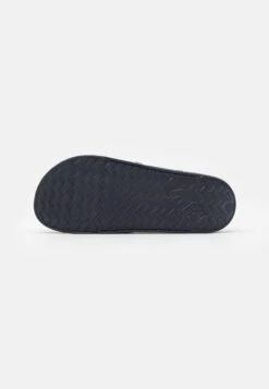 Fila Morro Bay Unisex - Mules - White/Navy 10 Fila Morro Bay Unisex - Mules - White/Navy -Magasin De Mode Et De Sport d65b0a3dde274d118b69cf02ac17ecc4 scaled