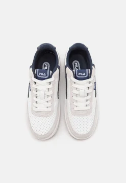 Fila Sevaro - Baskets Basses - White/Navy -Magasin De Mode Et De Sport d6ce17bc15754dc1a4a8192b9304e410 scaled