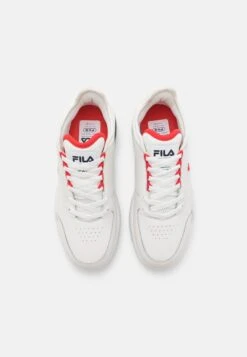 Fila Modern T 23 Unisex - Baskets Basses - White/Red -Magasin De Mode Et De Sport dca2b79f62894b62a5a5fca40ca977b6 scaled