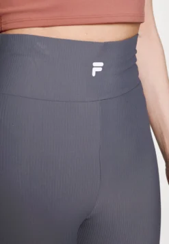 Fila Cassino Short Leggings - Collants - Iron Gate 11 Fila Cassino Short Leggings - Collants - Iron Gate -Magasin De Mode Et De Sport dcbe002b5474493399c7a49c44aa208d scaled