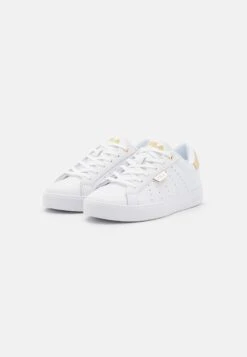 Fila Lusso - Baskets Basses - White/Gold -Magasin De Mode Et De Sport e40e6e97eb4441b2b7fe7ac1e44495c5 scaled