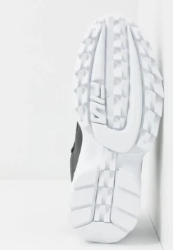 Fila D-Formation - Baskets Basses - Black/White/Red 13 Fila D-Formation - Baskets Basses - Black/White/Red -Magasin De Mode Et De Sport e6b09f6ffae94bfc9caea780f8bf4d6f scaled