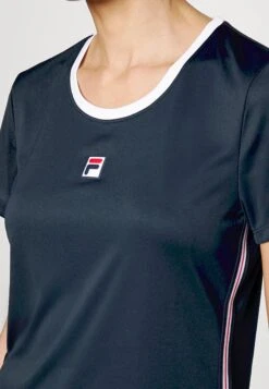 Fila Lucy - T-Shirt De Sport - Peacoat Blue 13 Fila Lucy - T-Shirt De Sport - Peacoat Blue -Magasin De Mode Et De Sport f7b206f85e664cfb9f23d20e81fb8d31 scaled