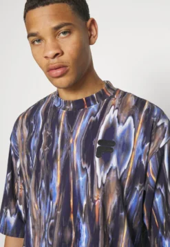 Fila Commercy Oversized Tee Unisex - T-Shirt Imprimé - Blue Melting 9 Fila Commercy Oversized Tee Unisex - T-Shirt Imprimé - Blue Melting -Magasin De Mode Et De Sport fbbc352ed79347d1b21ce0a2720fd08d scaled